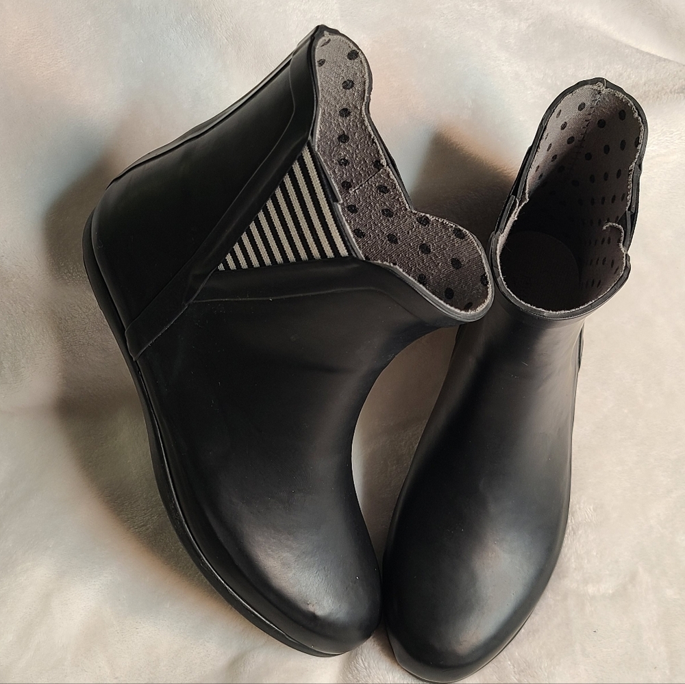 Black Womens Rainboots good used cond. Size  8